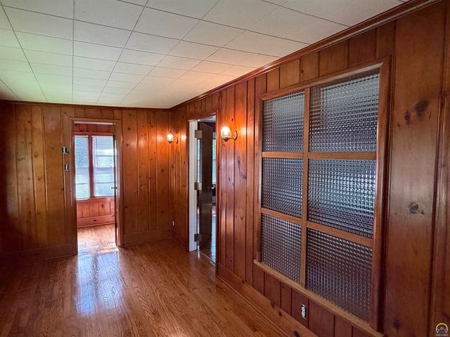 3700 SW 10th Ave, Topeka, KS 66604