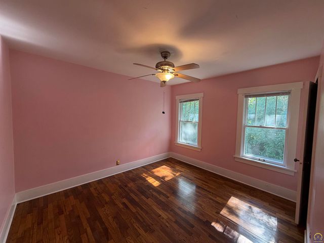3700 SW 10th Ave, Topeka, KS 66604