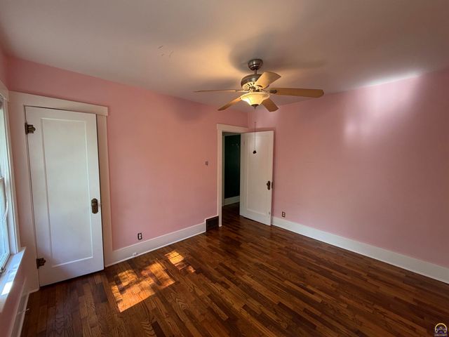 3700 SW 10th Ave, Topeka, KS 66604