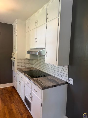 3700 SW 10th Ave, Topeka, KS 66604