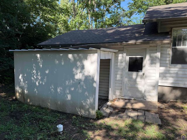 3700 SW 10th Ave, Topeka, KS 66604