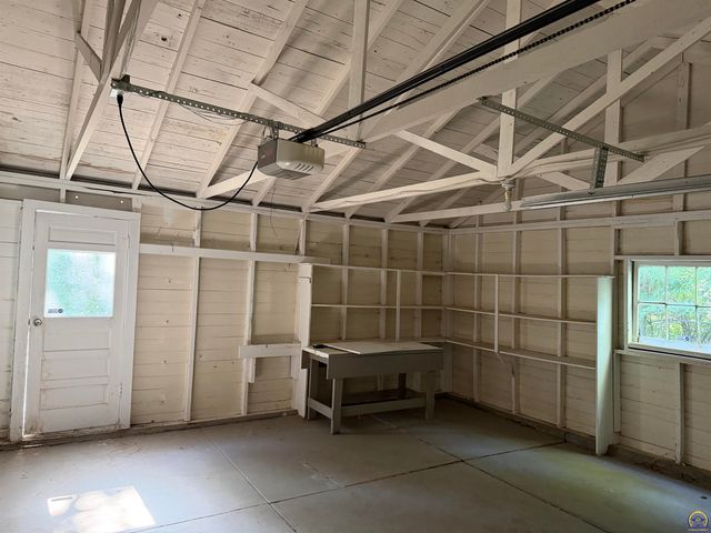 3700 SW 10th Ave, Topeka, KS 66604