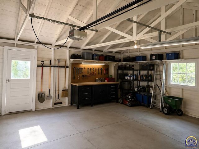 3700 SW 10th Ave, Topeka, KS 66604