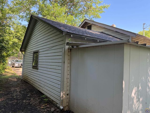 3700 SW 10th Ave, Topeka, KS 66604