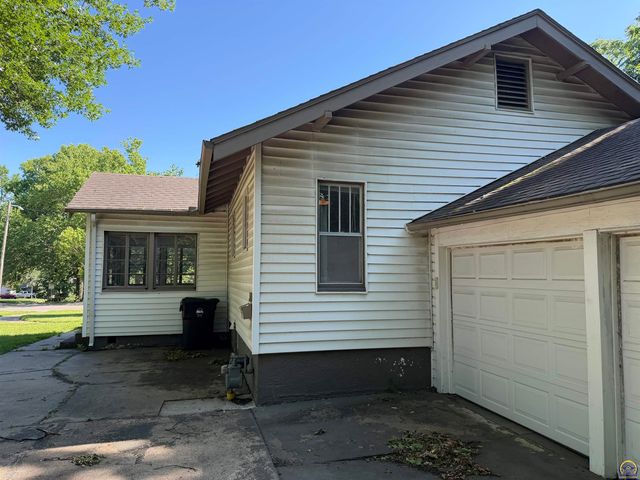 3700 SW 10th Ave, Topeka, KS 66604