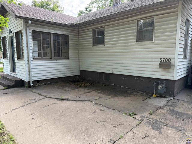 3700 SW 10th Ave, Topeka, KS 66604