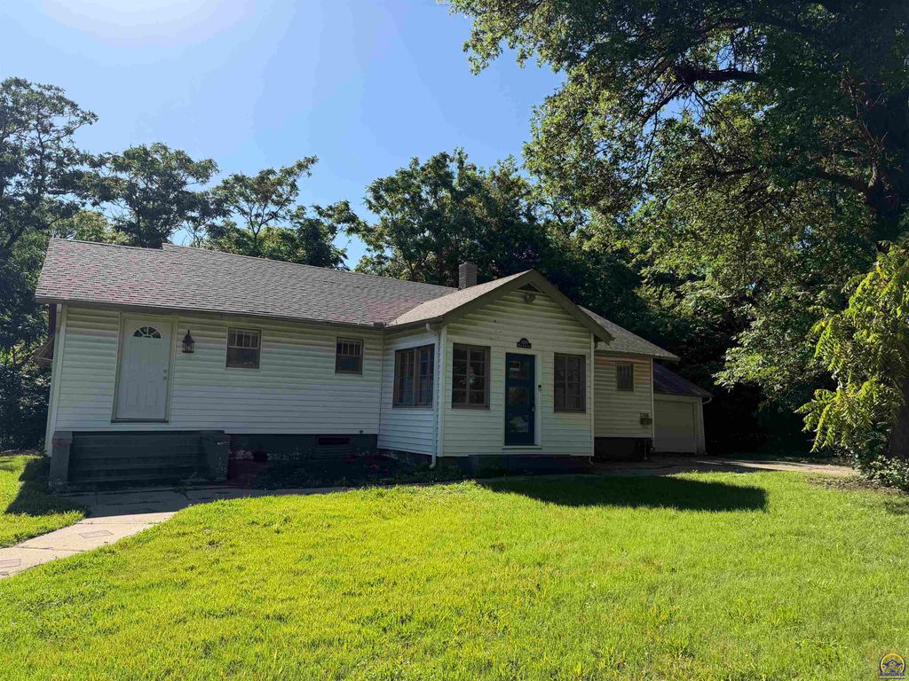 3700 SW 10th Ave, Topeka, KS 66604