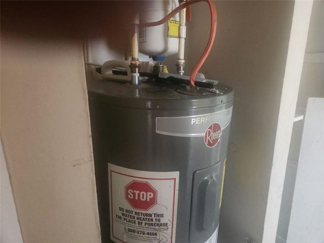 1586 MARY GEORGE NW Avenue, Atlanta, GA 30318