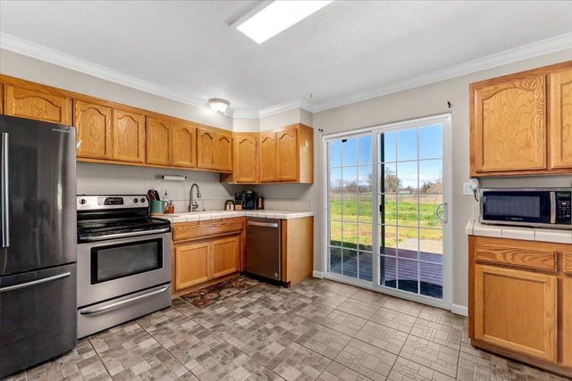 19278 Green Acres Lane, Redding, CA 96002