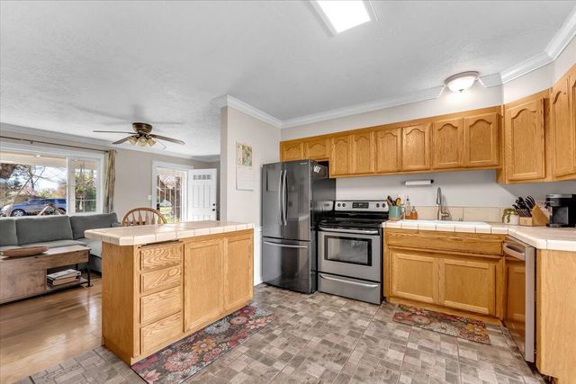 19278 Green Acres Lane, Redding, CA 96002