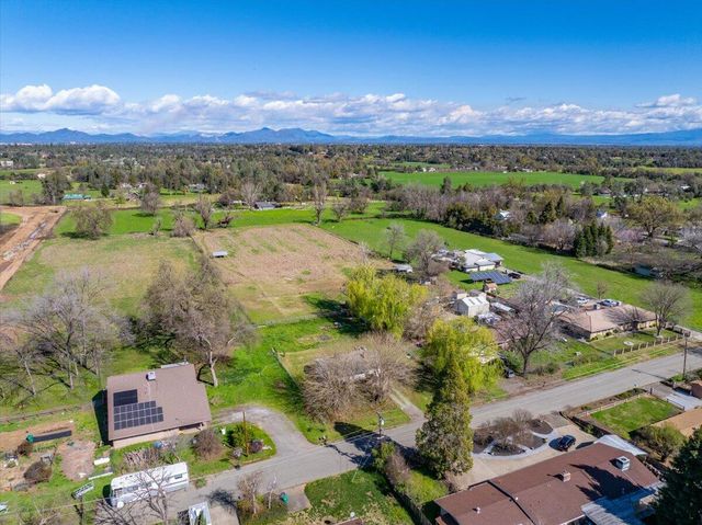 19278 Green Acres Lane, Redding, CA 96002