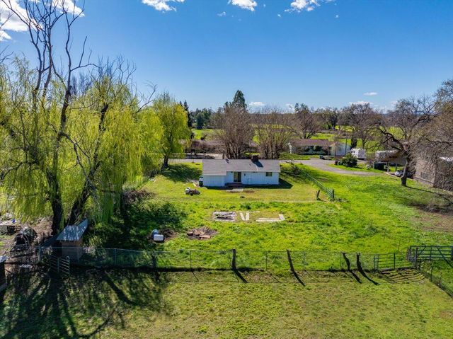 19278 Green Acres Lane, Redding, CA 96002