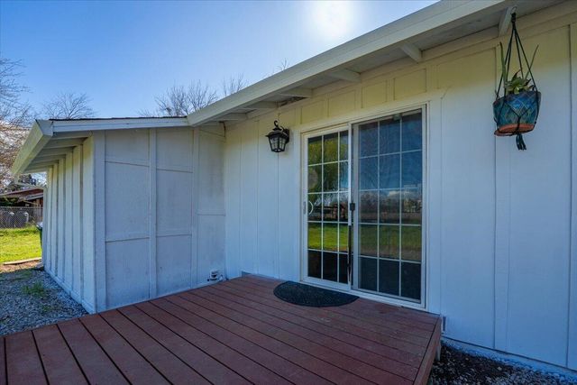 19278 Green Acres Lane, Redding, CA 96002