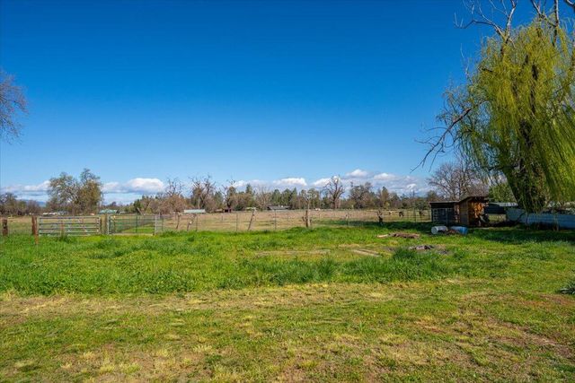 19278 Green Acres Lane, Redding, CA 96002