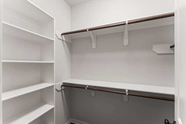 20 E Wandering Oak Drive, The Woodlands, TX 77381