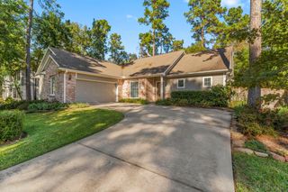 20 E Wandering Oak Drive, The Woodlands, TX 77381