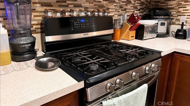 885 W Valley, Colton, CA 92324