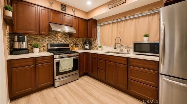 885 W Valley, Colton, CA 92324
