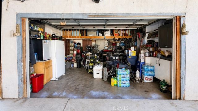 885 W Valley, Colton, CA 92324