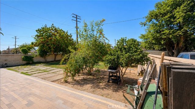 885 W Valley, Colton, CA 92324