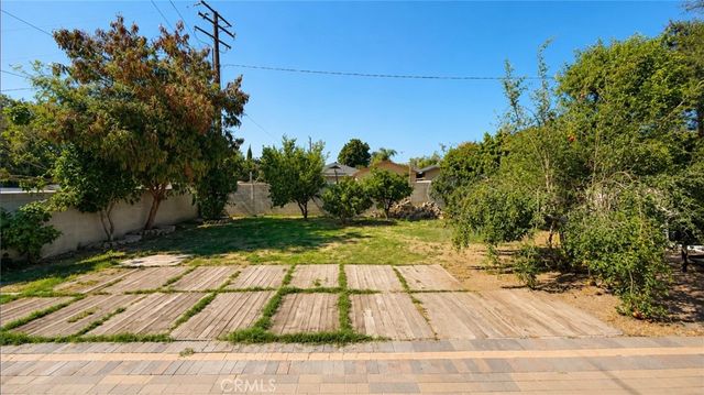 885 W Valley, Colton, CA 92324