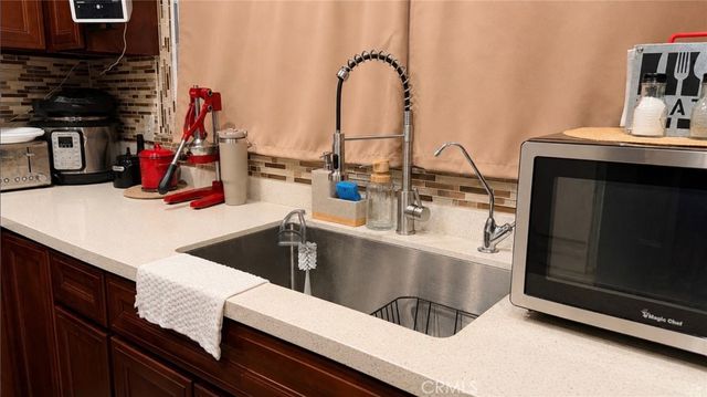 885 W Valley, Colton, CA 92324