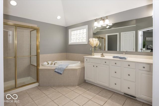 13698 Golden Ridge Lane, Fishers, IN 46055