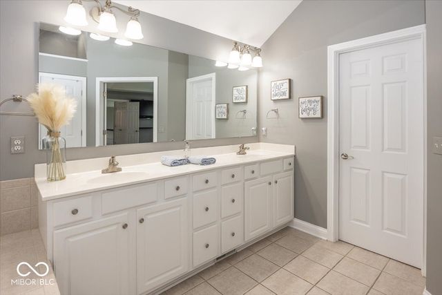 13698 Golden Ridge Lane, Fishers, IN 46055