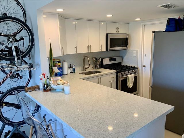 8400 Byron Ave 4F, Miami Beach, FL 33141