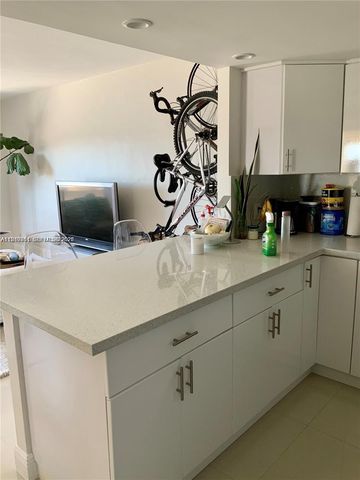 8400 Byron Ave 4F, Miami Beach, FL 33141