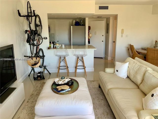 8400 Byron Ave 4F, Miami Beach, FL 33141