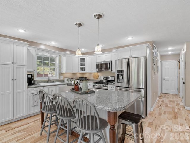 189 Poverty Branch Road, Barnardsville, NC 28709