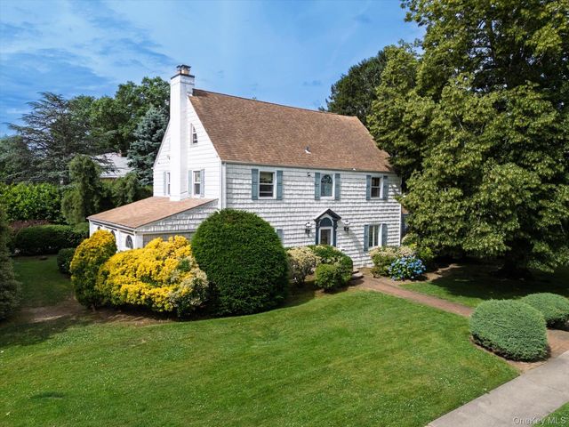 68 Oxford Road, Rockville Centre, NY 11570