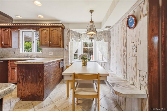 68 Oxford Road, Rockville Centre, NY 11570