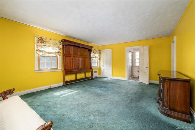 68 Oxford Road, Rockville Centre, NY 11570