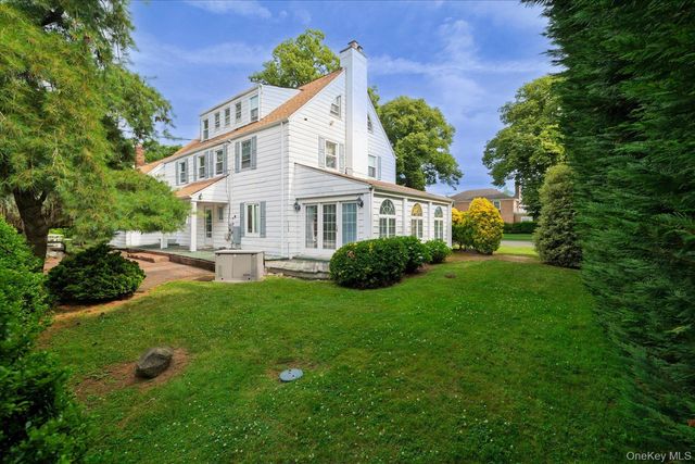 68 Oxford Road, Rockville Centre, NY 11570