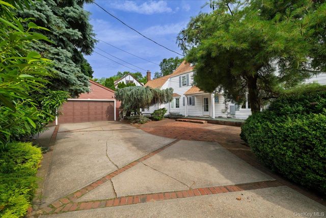 68 Oxford Road, Rockville Centre, NY 11570