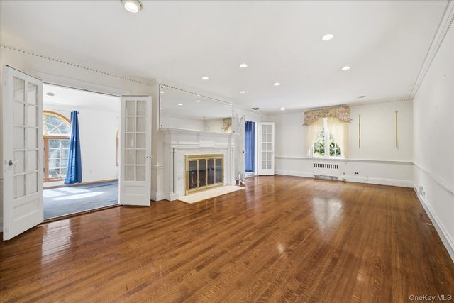 68 Oxford Road, Rockville Centre, NY 11570