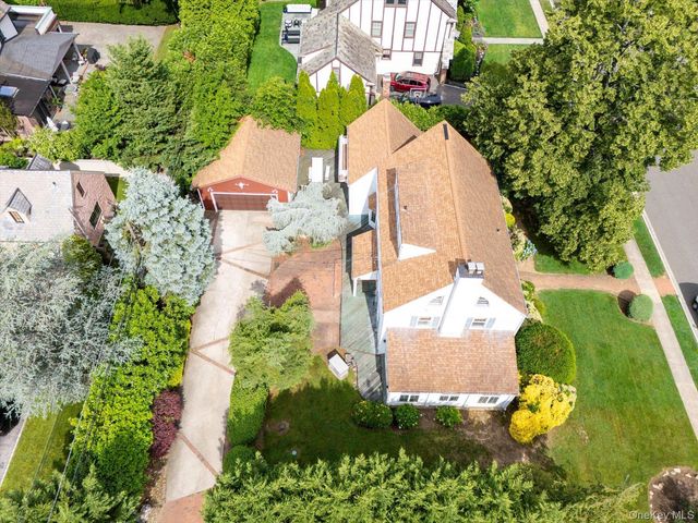 68 Oxford Road, Rockville Centre, NY 11570