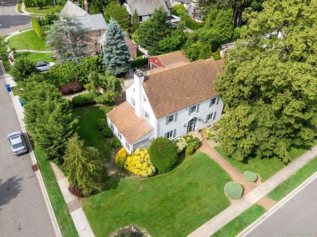 68 Oxford Road, Rockville Centre, NY 11570