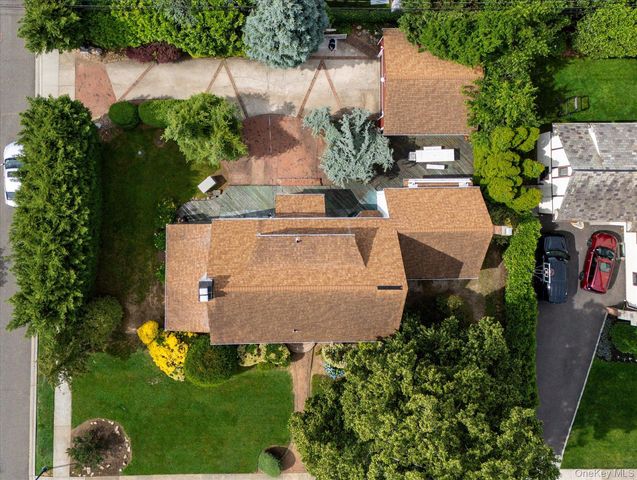 68 Oxford Road, Rockville Centre, NY 11570