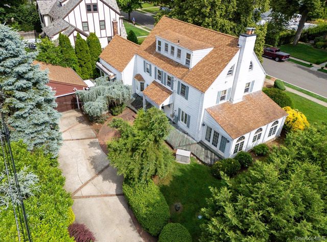 68 Oxford Road, Rockville Centre, NY 11570