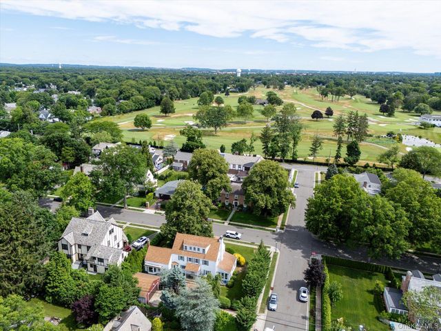 68 Oxford Road, Rockville Centre, NY 11570