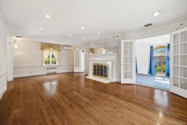68 Oxford Road, Rockville Centre, NY 11570