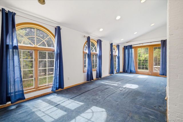 68 Oxford Road, Rockville Centre, NY 11570