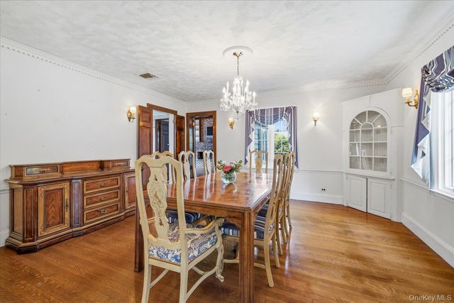 68 Oxford Road, Rockville Centre, NY 11570