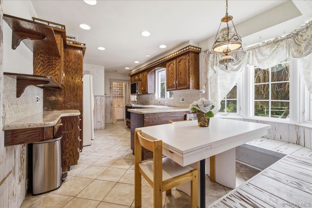 68 Oxford Road, Rockville Centre, NY 11570