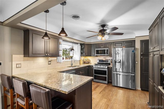 7125 Highview Street, Dearborn Heights, MI 48127