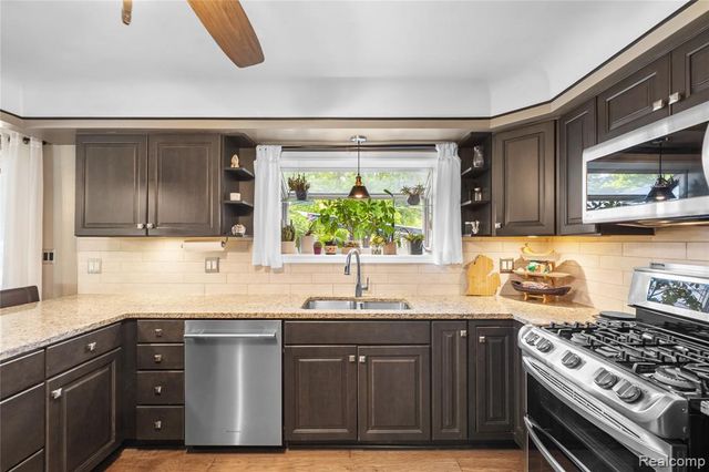 7125 Highview Street, Dearborn Heights, MI 48127