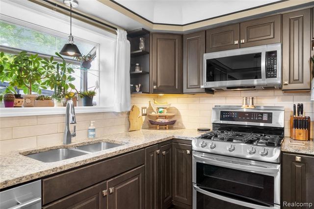 7125 Highview Street, Dearborn Heights, MI 48127